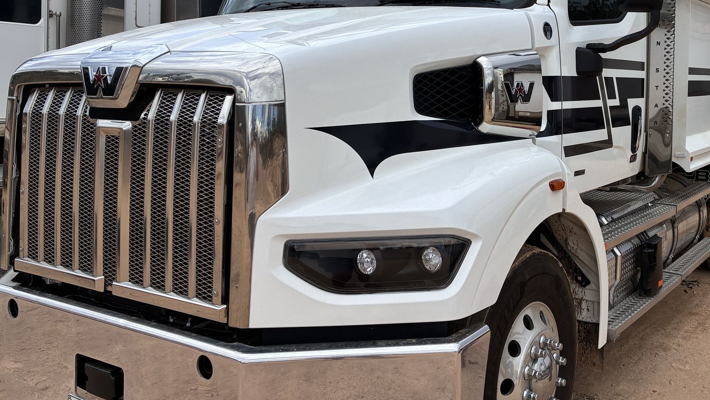 Front of an MB BULK Western Star