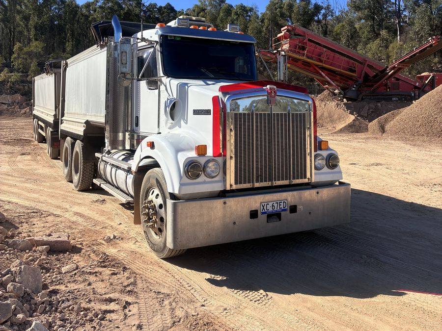 MB BULK truck on the job