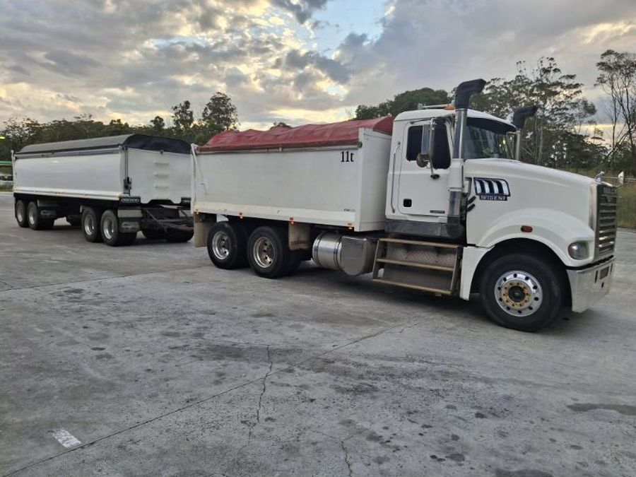MB BULK truck on the job